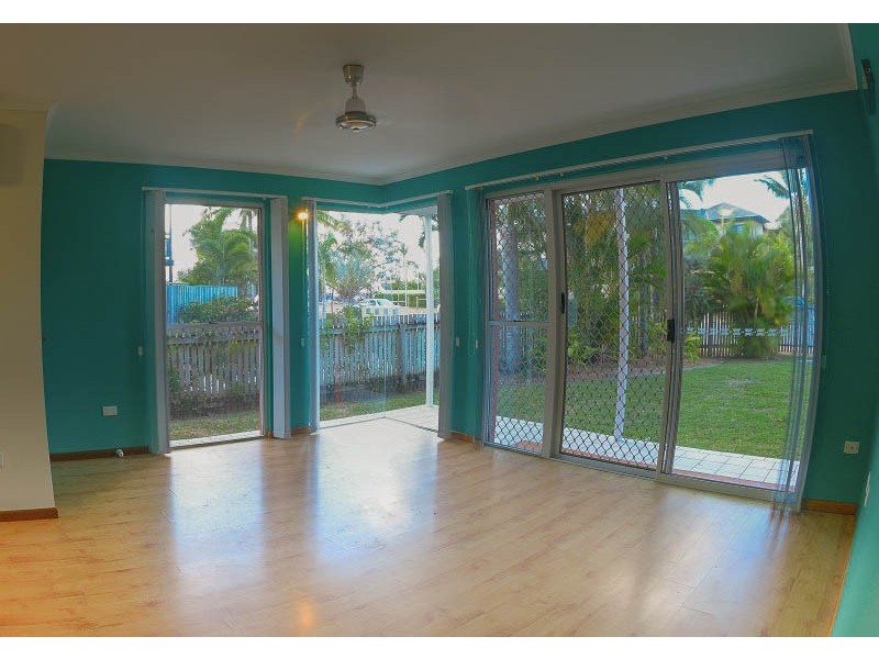 2/17 Beach Road, Dolphin Heads QLD 4740