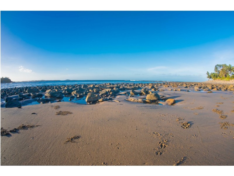 2/17 Beach Road, Dolphin Heads QLD 4740