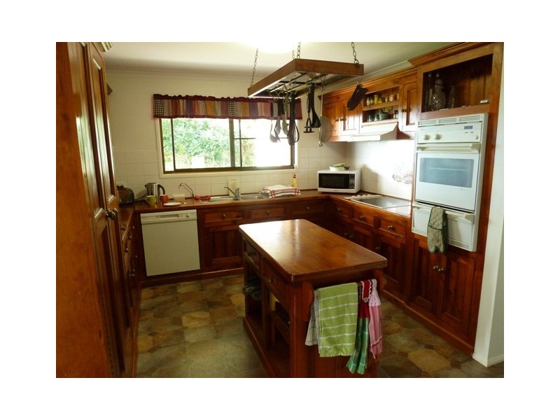 39 Burnell Drive, Mackay QLD 4740