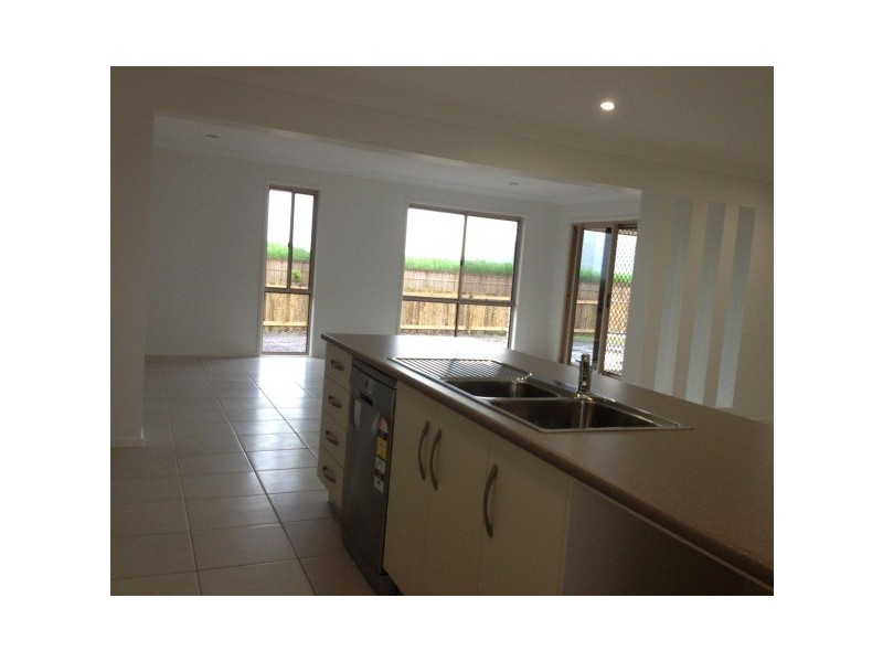 16 Bachelor Court, Marian QLD 4753