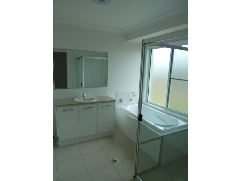 4 Dulcis Drive, Rural View QLD 4740