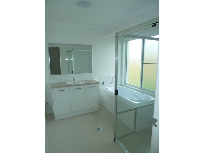 4 Dulcis Drive, Rural View QLD 4740