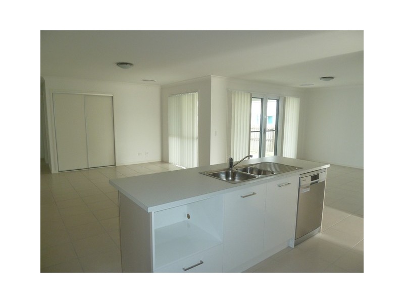 4 Dulcis Drive, Rural View QLD 4740