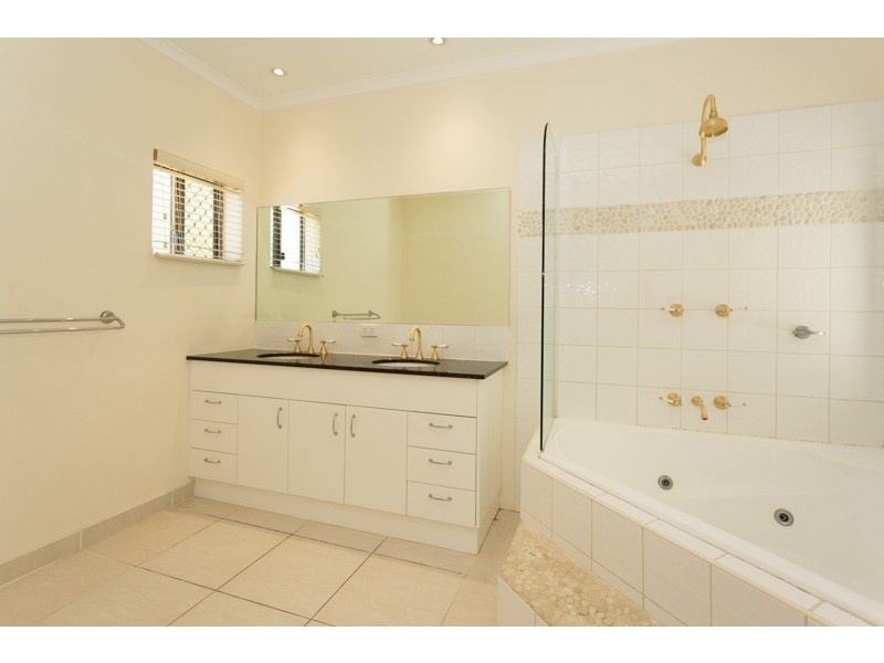 11 Seaspray Close, Shoal Point QLD 4750