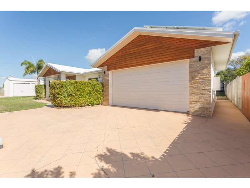 11 Seaspray Close, Shoal Point QLD 4750