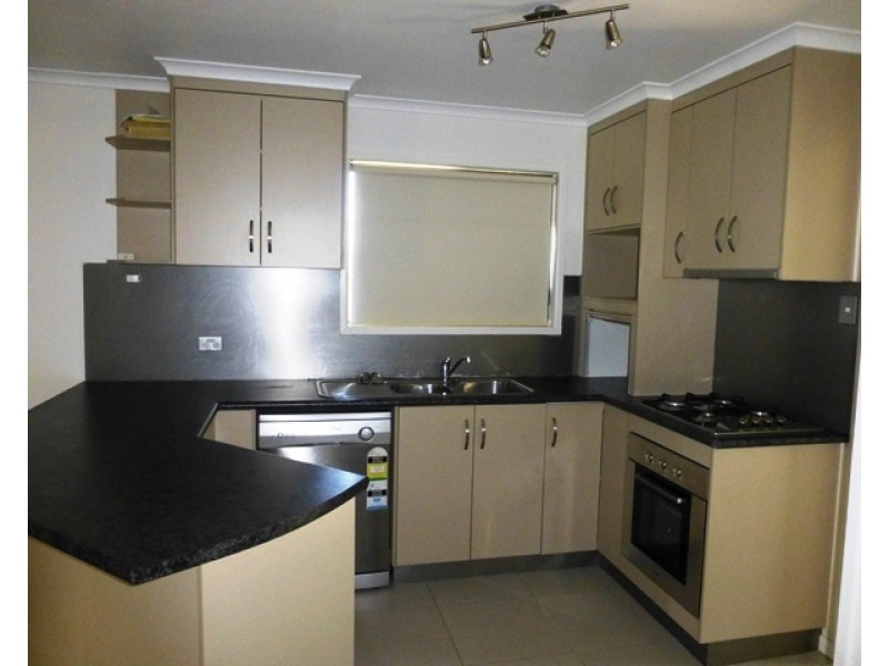 2/31 Pelican Street, Slade Point QLD 4740