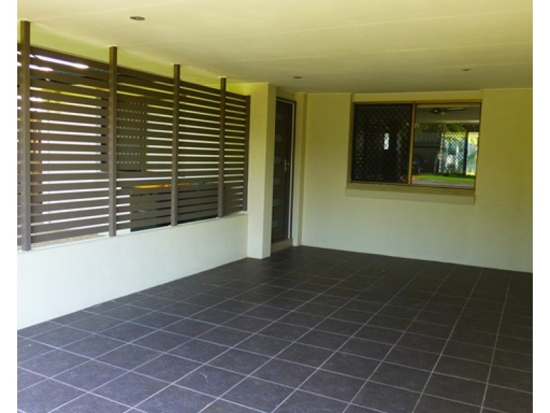 2/31 Pelican Street, Slade Point QLD 4740