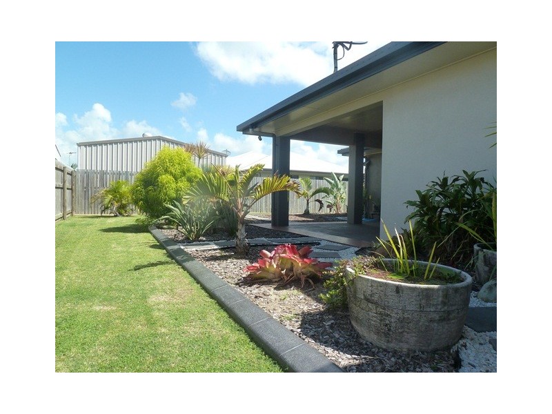 8 Mida  Lane, Ooralea QLD 4740