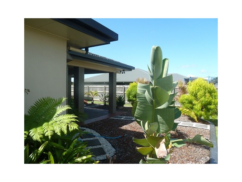 8 Mida  Lane, Ooralea QLD 4740