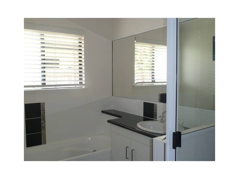 8 Mida  Lane, Ooralea QLD 4740