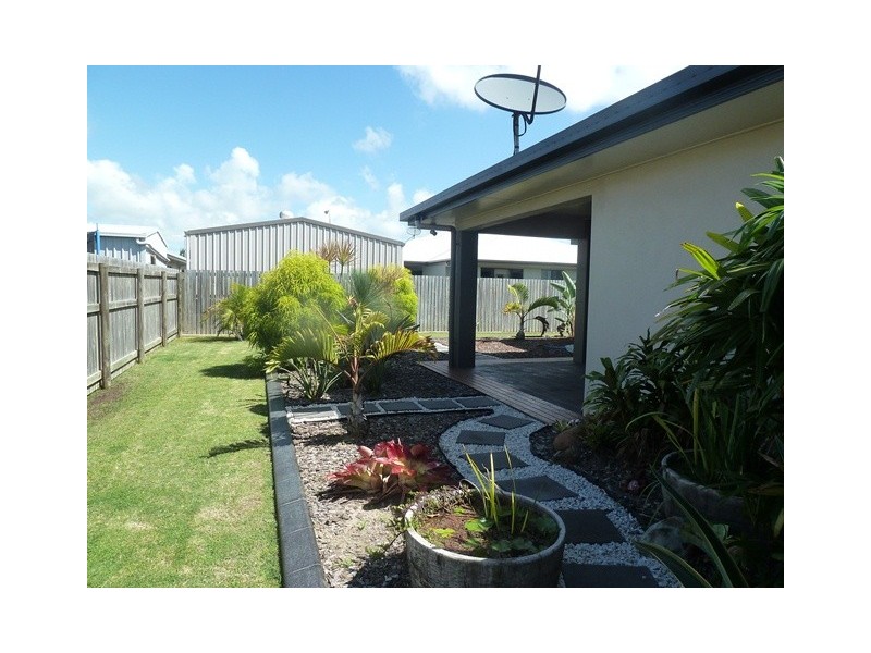 8 Mida  Lane, Ooralea QLD 4740