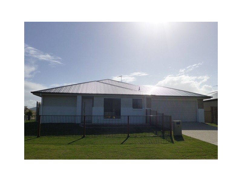 2/35 Whitehaven Drive, Blacks Beach QLD 4740