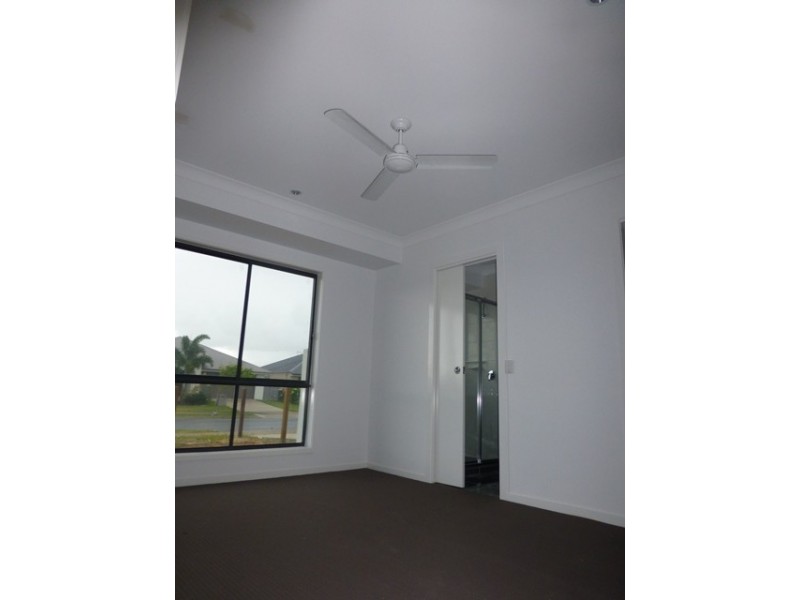 2/35 Whitehaven Drive, Blacks Beach QLD 4740