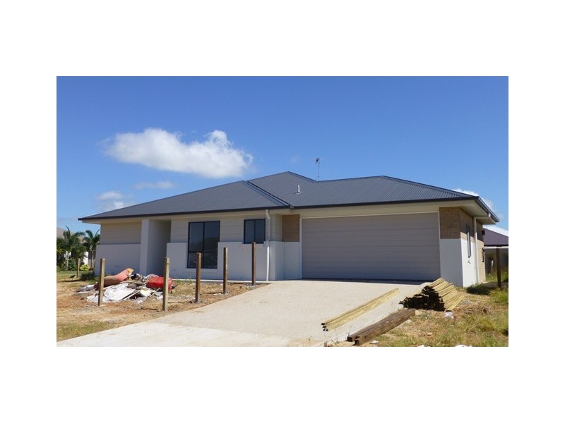 2/35 Whitehaven Drive, Blacks Beach QLD 4740