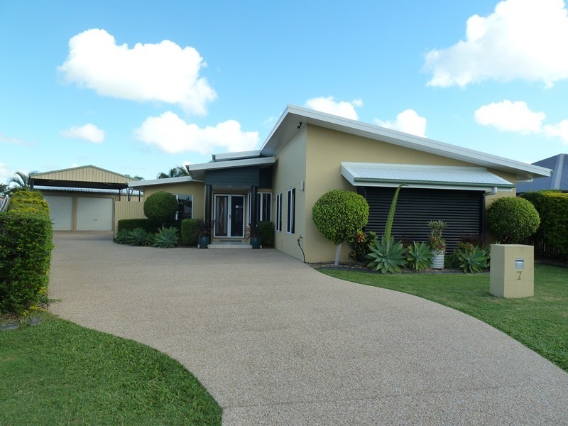 7 Cutfield Street, Glenella QLD 4740