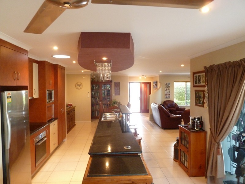 7 Cutfield Street, Glenella QLD 4740