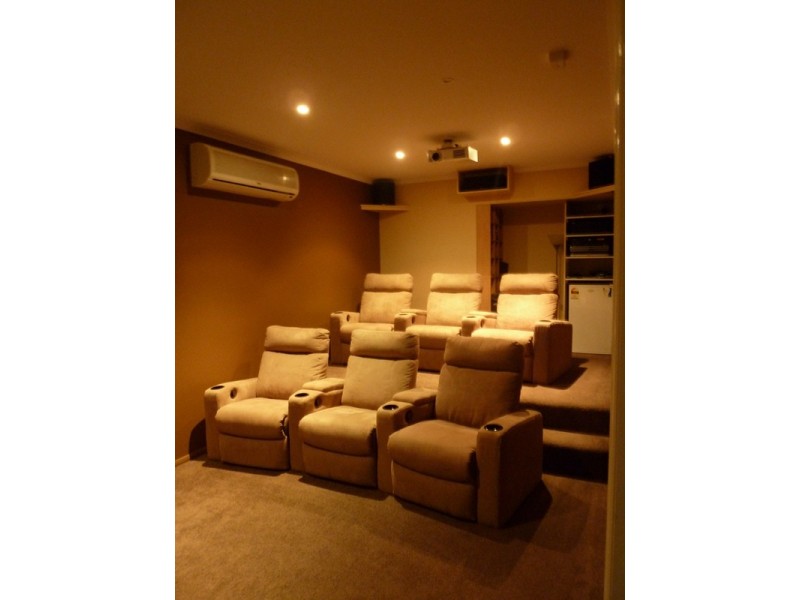 7 Cutfield Street, Glenella QLD 4740