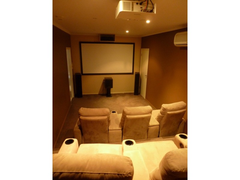 7 Cutfield Street, Glenella QLD 4740