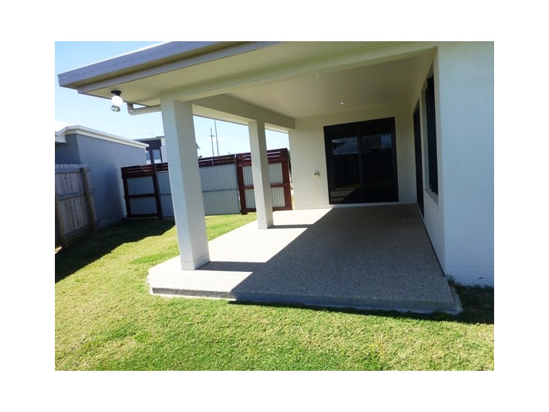 63 Makybe Diva Drive, Ooralea QLD 4740