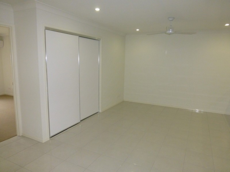 2/5 Hartog Street, Andergrove QLD 4740