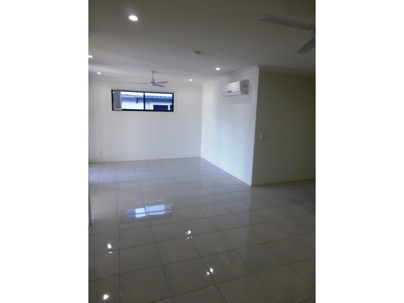 2/5 Hartog Street, Andergrove QLD 4740