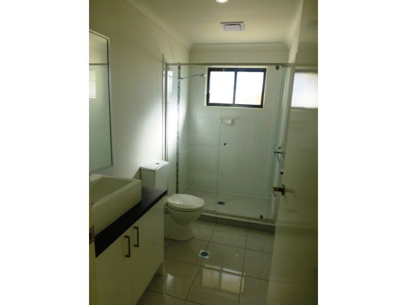 2/5 Hartog Street, Andergrove QLD 4740