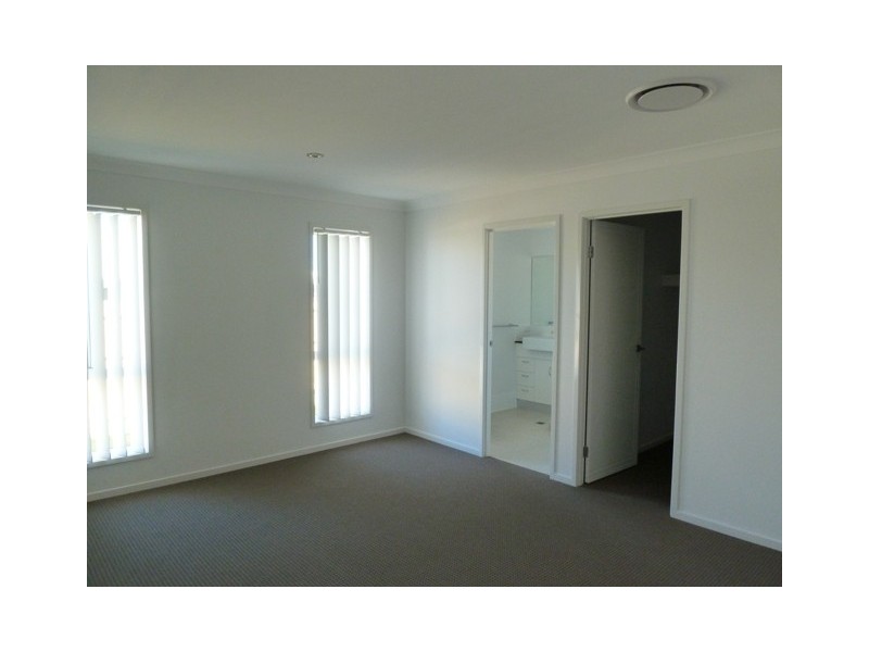 7 Dulcis Drive, Rural View QLD 4740