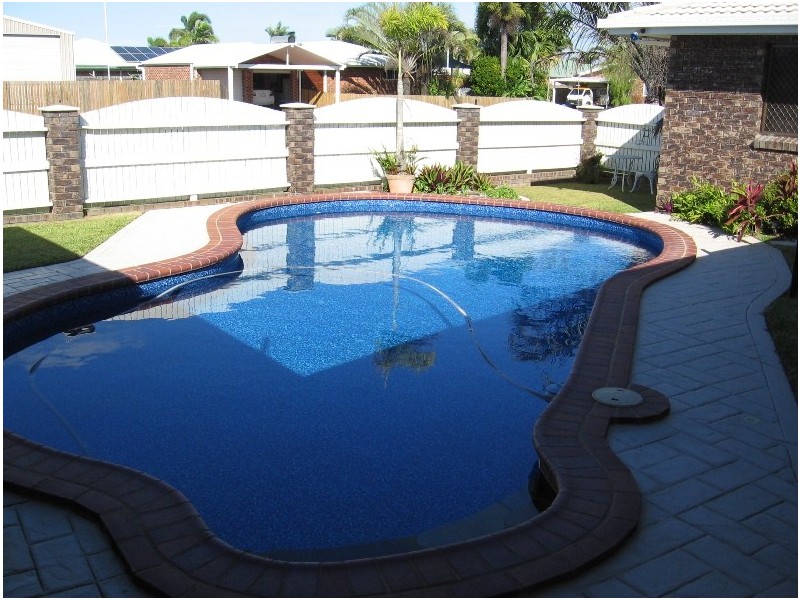 2 Allan Court, Ooralea QLD 4740