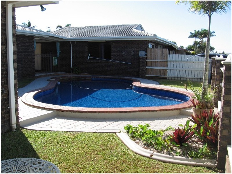 2 Allan Court, Ooralea QLD 4740