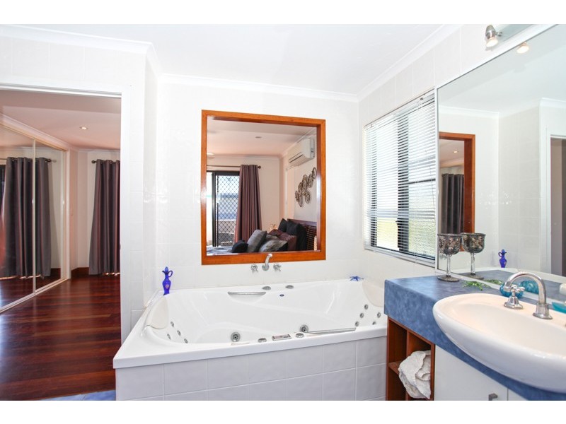 23 Whitesan Blue Tce, Blacks Beach QLD 4740