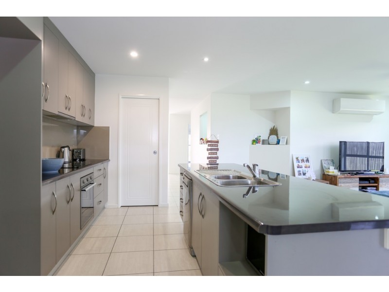 69 Makybe Diva Drive, Ooralea QLD 4740