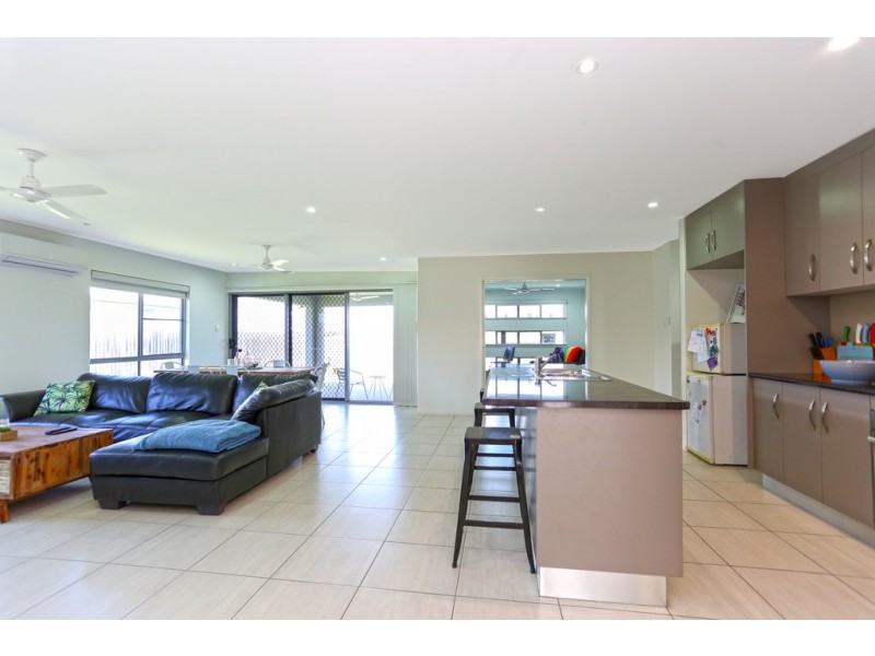69 Makybe Diva Drive, Ooralea QLD 4740