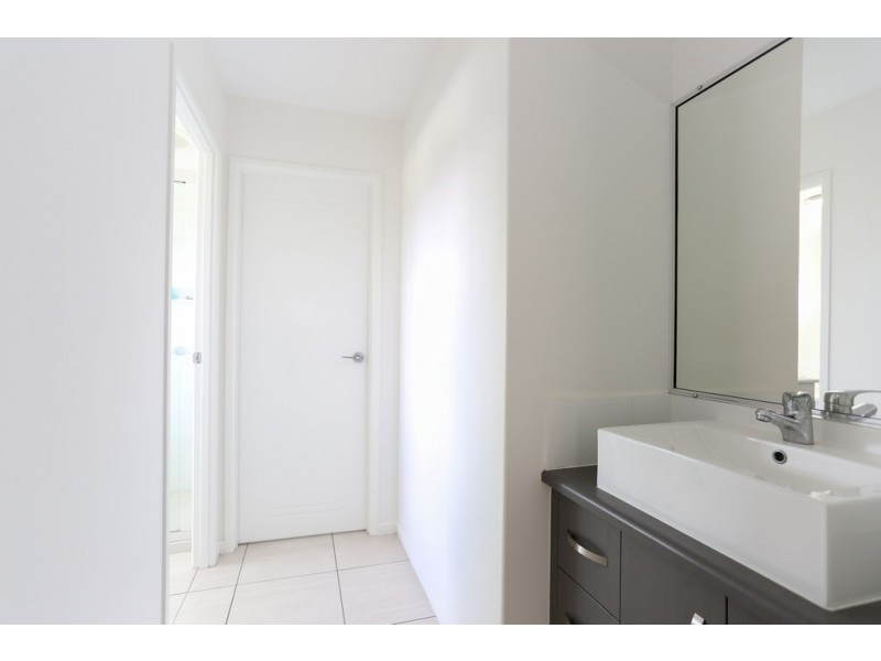69 Makybe Diva Drive, Ooralea QLD 4740