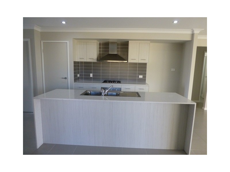 21 Majesty Street, Rural View QLD 4740