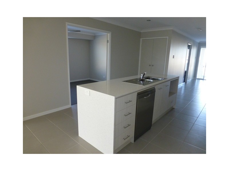 21 Majesty Street, Rural View QLD 4740