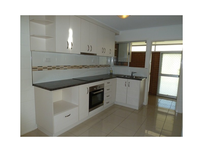 2/7 Scawfell Avenue, Slade Point QLD 4740