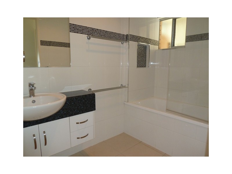 2/7 Scawfell Avenue, Slade Point QLD 4740