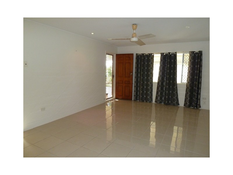 2/7 Scawfell Avenue, Slade Point QLD 4740