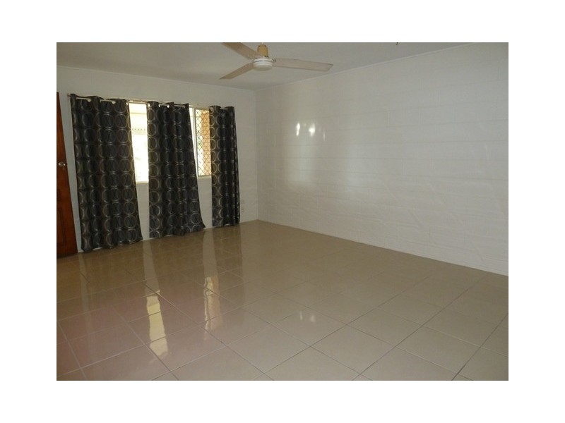 2/7 Scawfell Avenue, Slade Point QLD 4740
