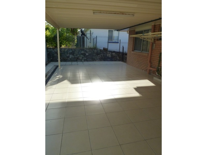 2/7 Scawfell Avenue, Slade Point QLD 4740