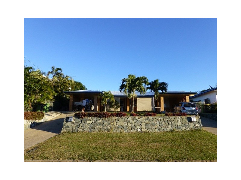 2/7 Scawfell Avenue, Slade Point QLD 4740