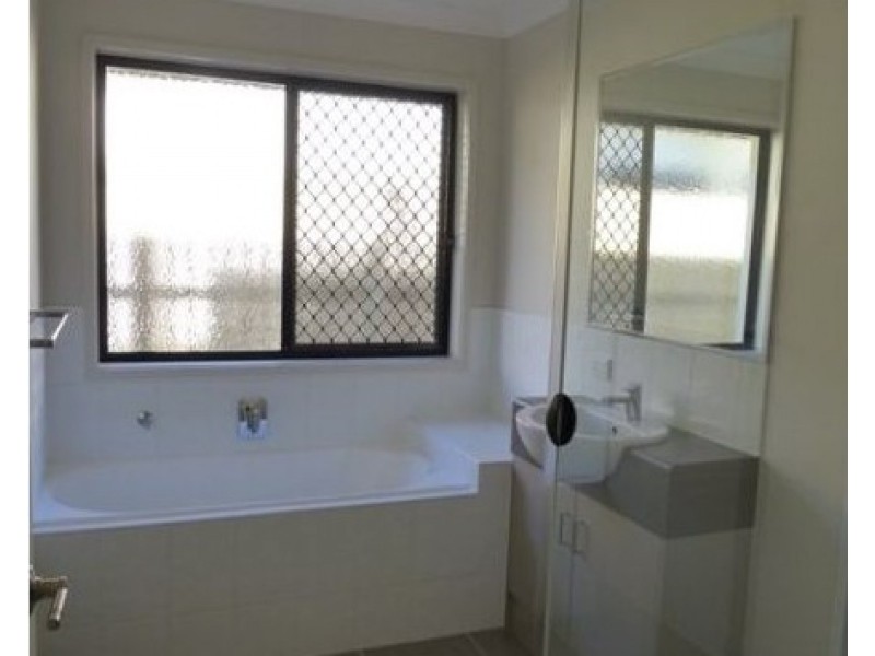 13 Dulcis Drive, Rural View QLD 4740