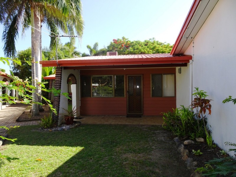 2/3 Rolston Street, South Mackay QLD 4740