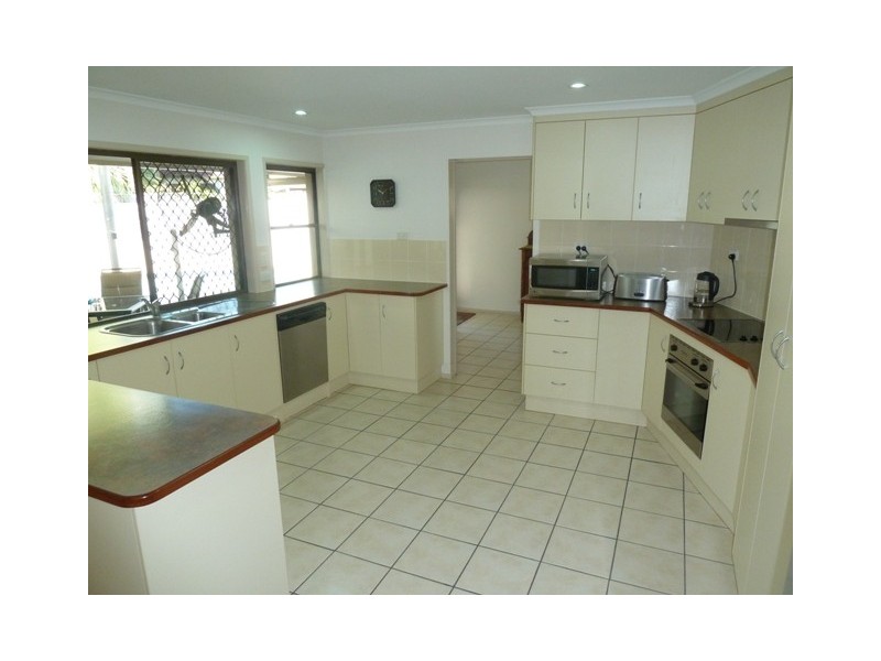 8 Blackall Ct, Mount Pleasant QLD 4740