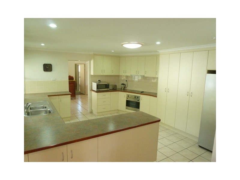 8 Blackall Ct, Mount Pleasant QLD 4740