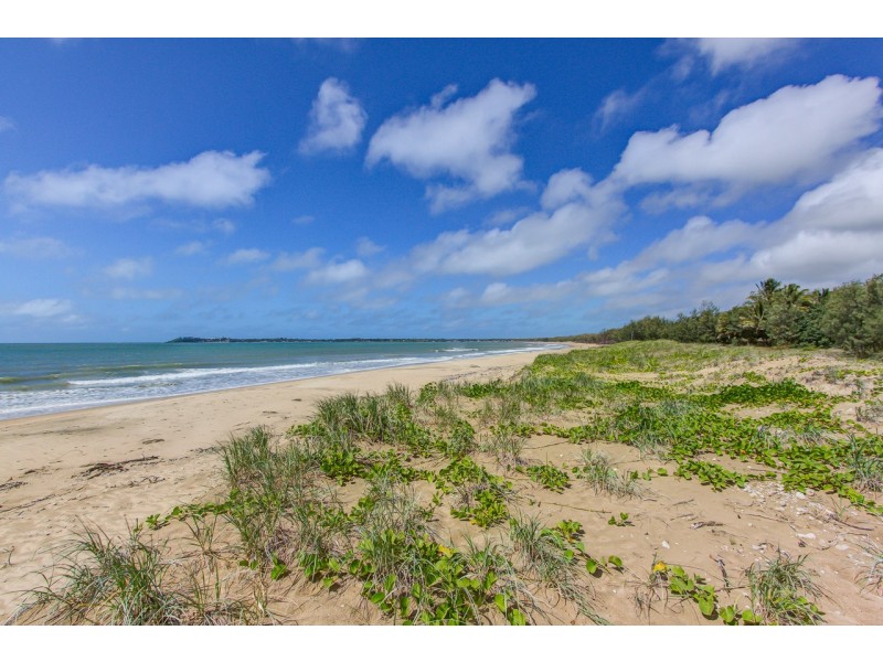 9 Coral Drive, Blacks Beach QLD 4740