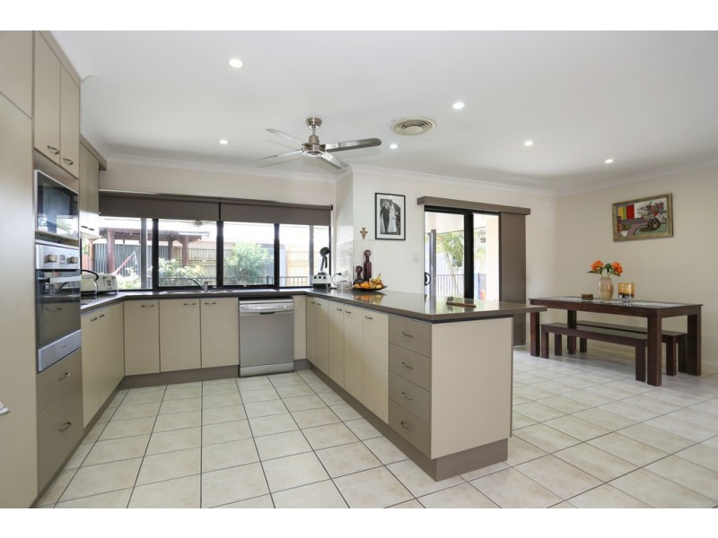 2 Leura Court, Glenella QLD 4740
