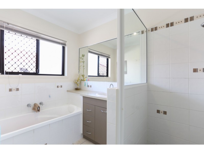 2 Leura Court, Glenella QLD 4740