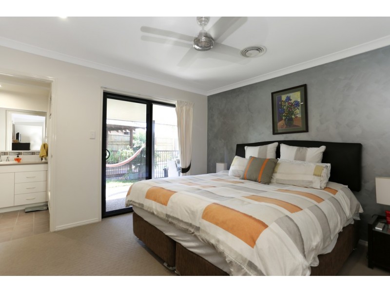 2 Leura Court, Glenella QLD 4740