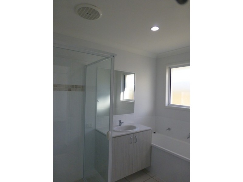 49 Scarborough Cct, Blacks Beach QLD 4740